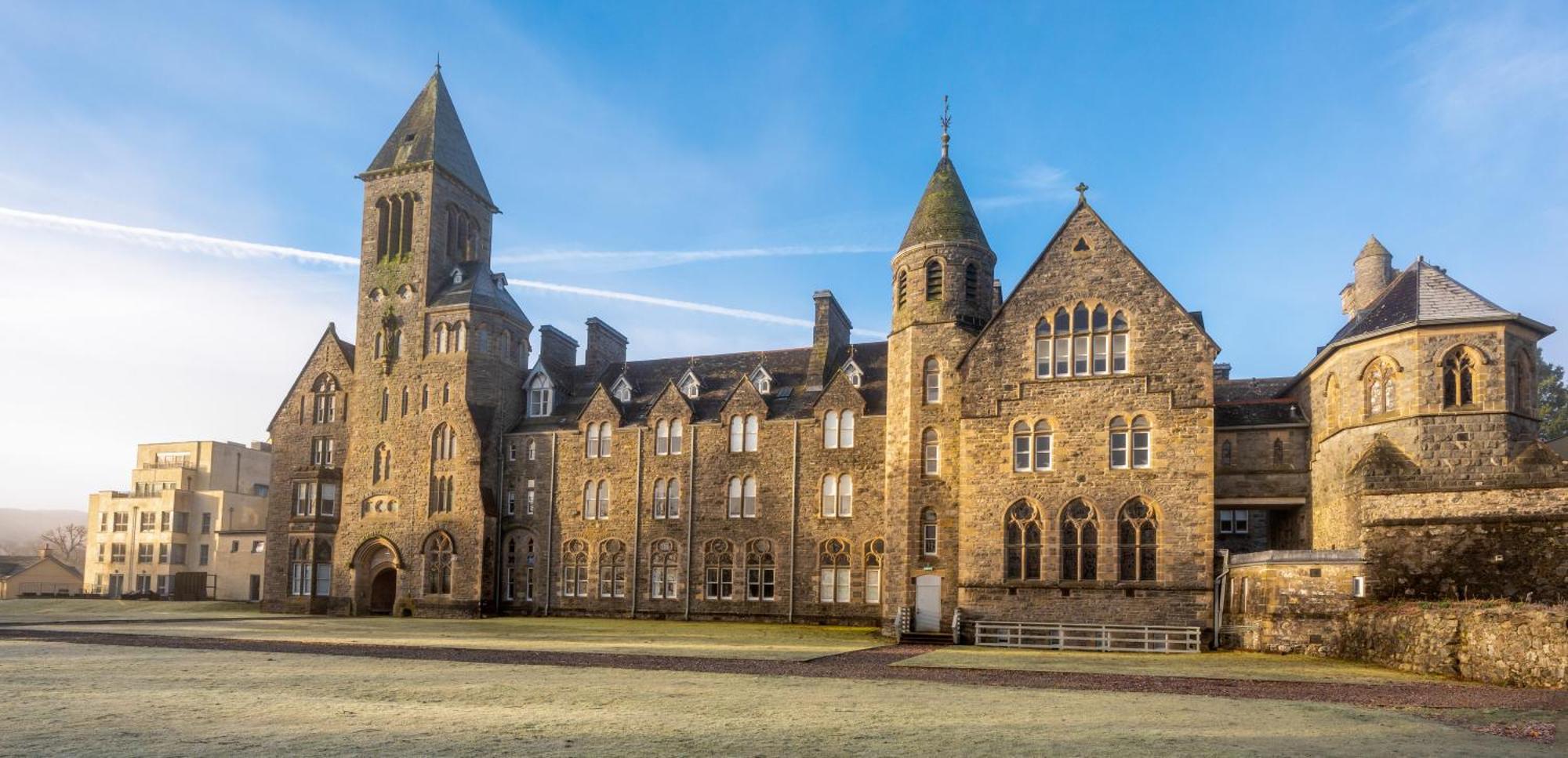 Ac19 Lower North Aisle - Luxury Self Catering 2 Bedroom Apartment *